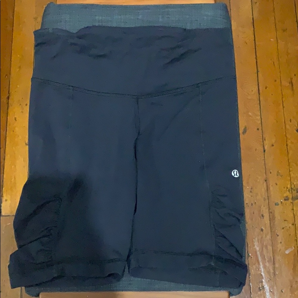 Lulu Lemon knee shorts